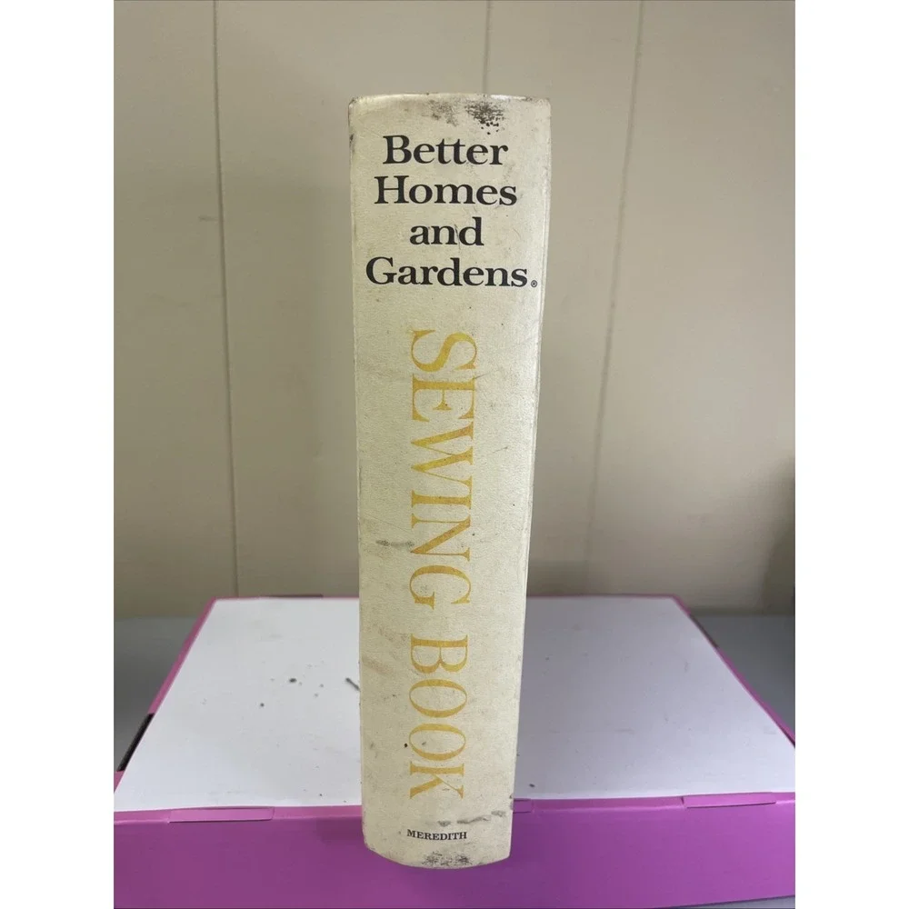 Better Homes & Gardens, Sewing book, 1972, 5 ring binder sewing book